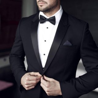 "A man should look as if he had bought his clothes with intelligence, put them on with care, and then forgotten all about them." Hardy Amies
#image #imageconsulting #personalstyle #groom